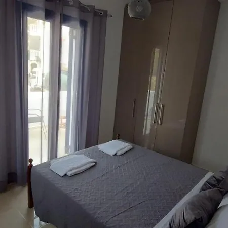 Dionysia Apartment *